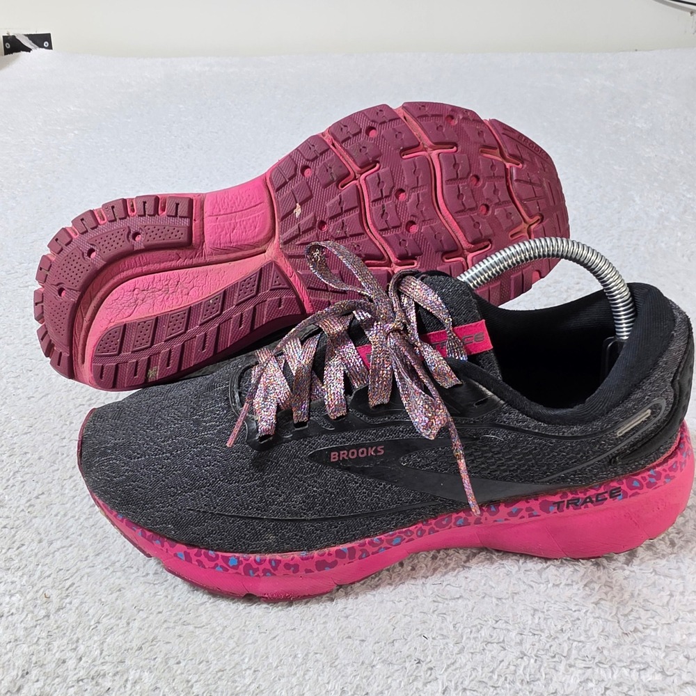 Brooks Womens 10 Trace Running Shoes Black Pink Leopard Print Glitter Laces